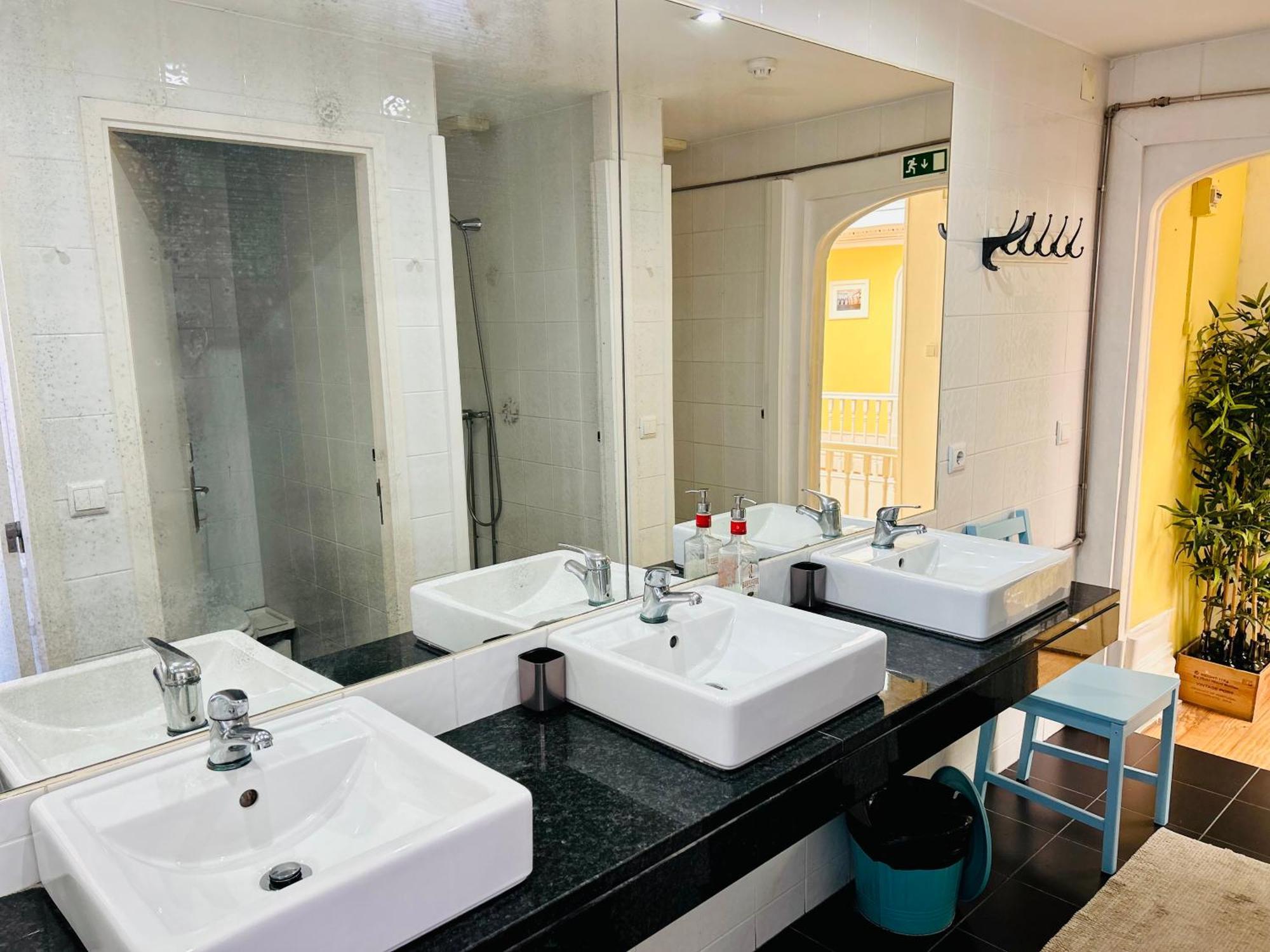 Porto Wine Hostel ภายนอก รูปภาพ